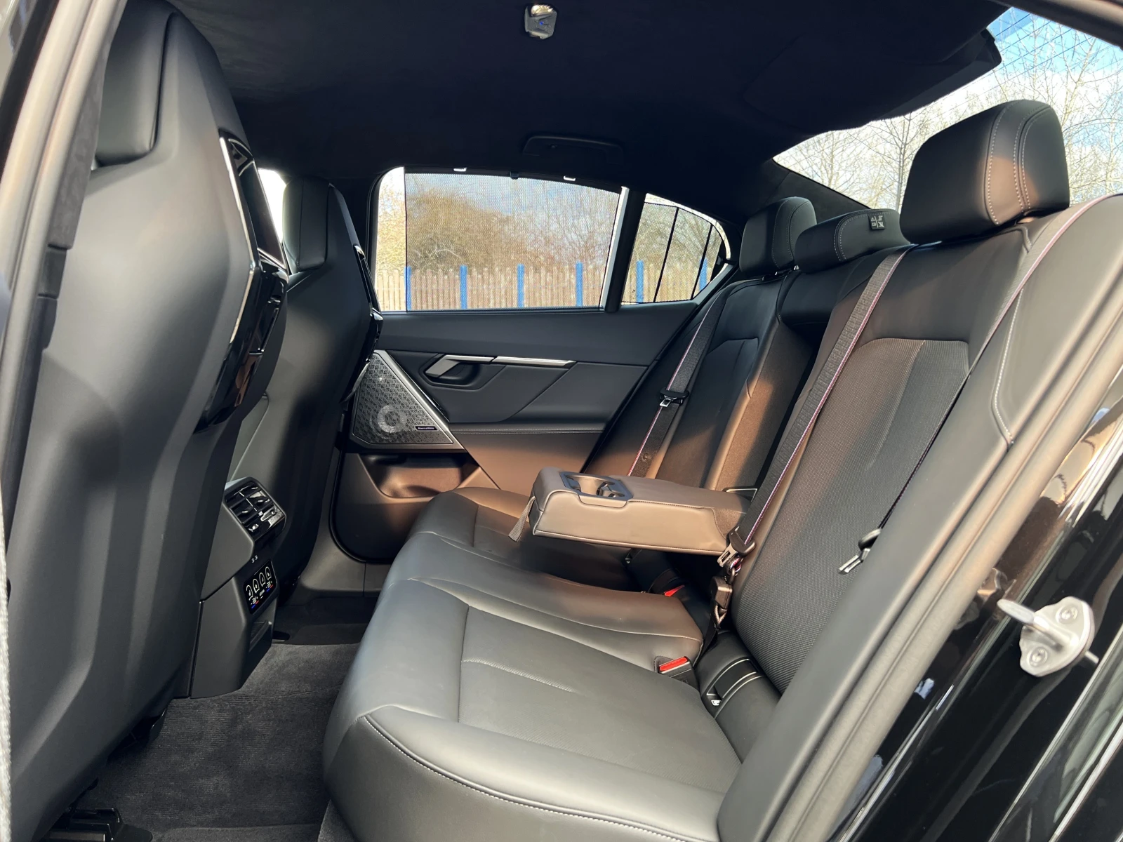 BMW M5 4.4 V8/PLUG-IN/xDrive/CARBON/B&W/HEAD UP/360/ | Mobile.bg � ����������� 14