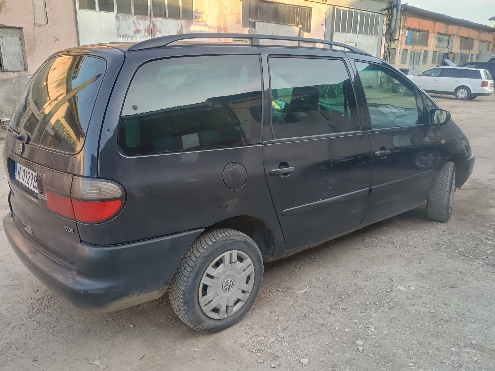 VW Sharan 1, 9 ТДИ, снимка 4 - Автомобили и джипове - 53822509