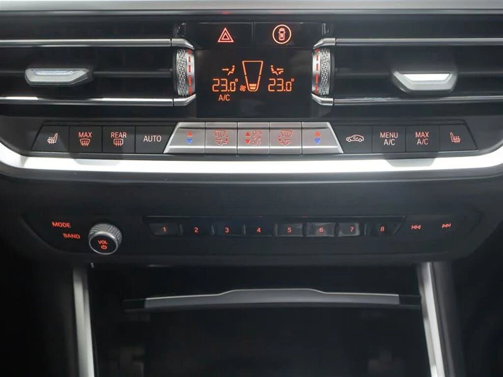 BMW 330 xDrive* АвтоКредит* (ЦЕНА ДО БГ), снимка 13 - Автомобили и джипове - 54042116