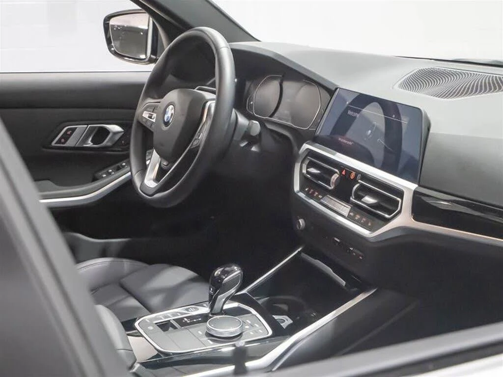 BMW 330 xDrive* АвтоКредит* (ЦЕНА ДО БГ), снимка 9 - Автомобили и джипове - 54042116