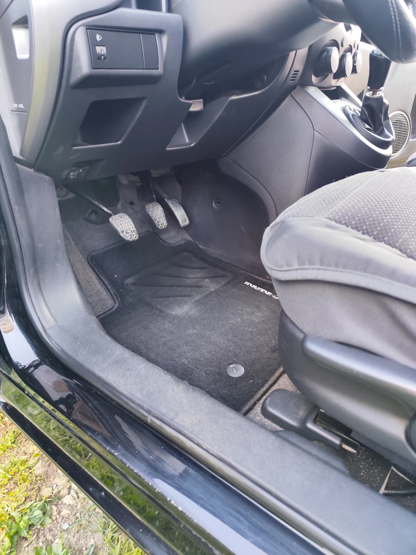 Mazda 2, снимка 12 - Автомобили и джипове - 54239221