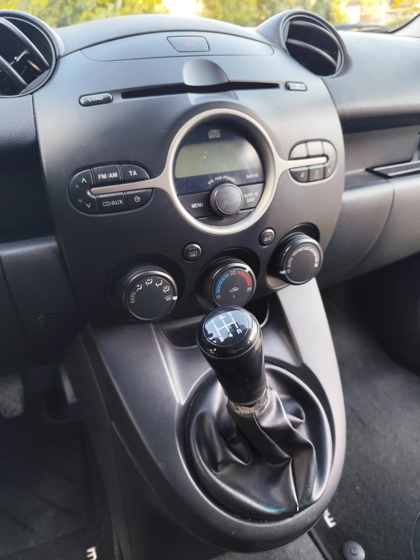 Mazda 2, снимка 9 - Автомобили и джипове - 54239221