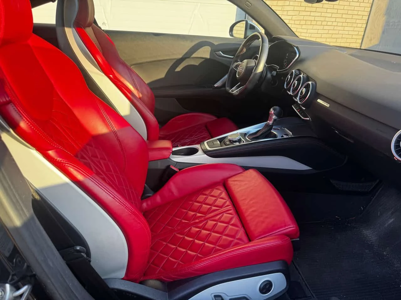 Audi Tt * TTS* 2.0T * ВТОКРЕДИТ БЕЗ ПЪРВОНАЧАЛНА ВНОСКА* , снимка 7 - Автомобили и джипове - 54803802