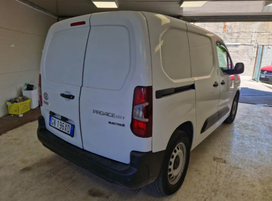 Toyota Proace City Comfort 97% SOH, снимка 2 - Автомобили и джипове - 55459120