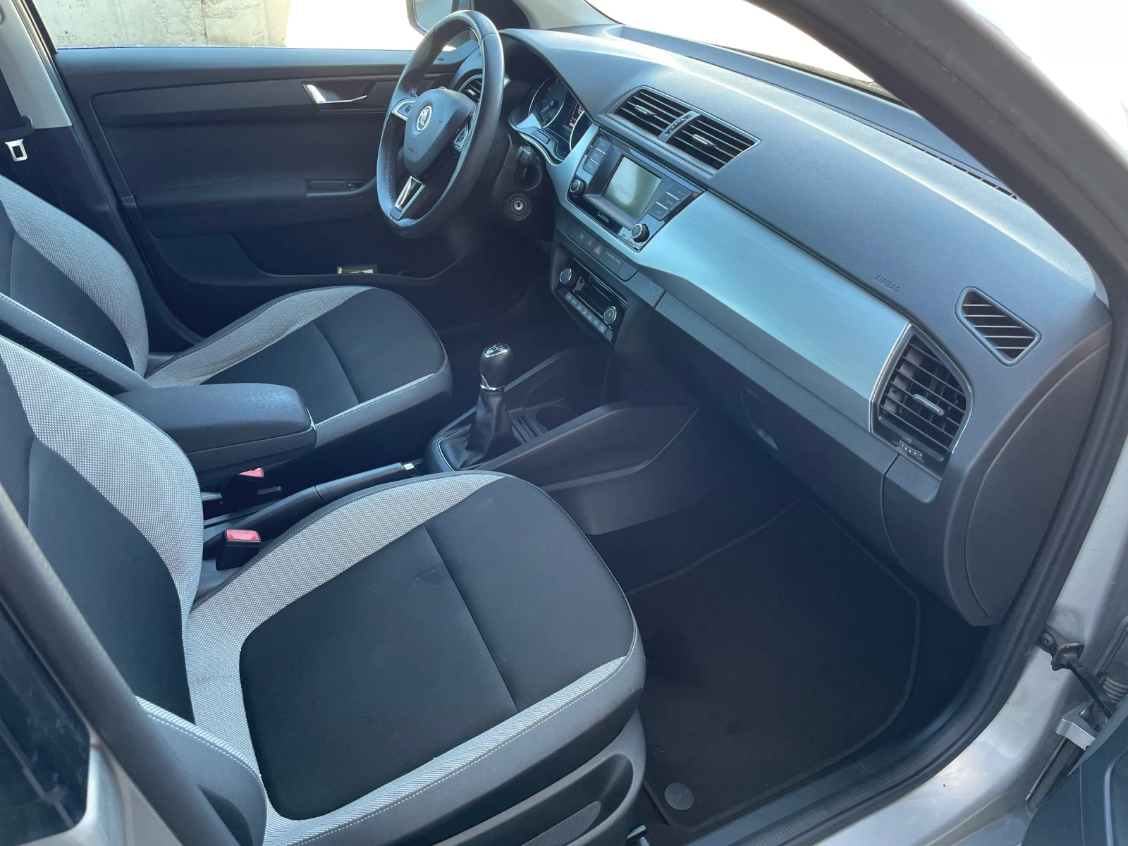 Skoda Fabia 110 к.с. 6 ск. , снимка 7 - Автомобили и джипове - 56346050