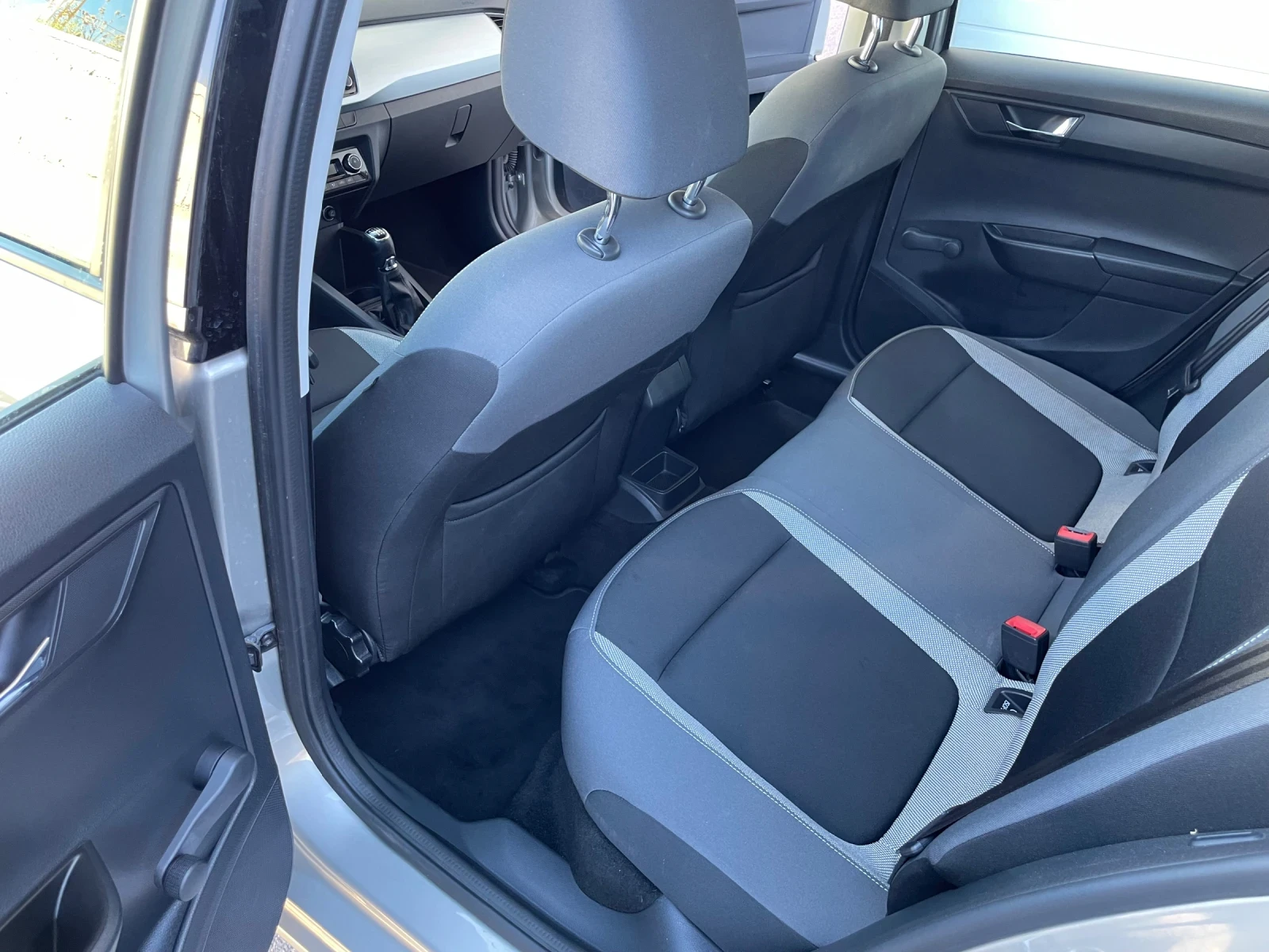 Skoda Fabia 110 к.с. 6 ск. , снимка 8 - Автомобили и джипове - 56346050