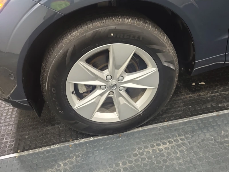 Volvo XC60 MOMENTUM| PANO| 2 KEYS| CARFAX| 4x4, снимка 8 - Автомобили и джипове - 53444211