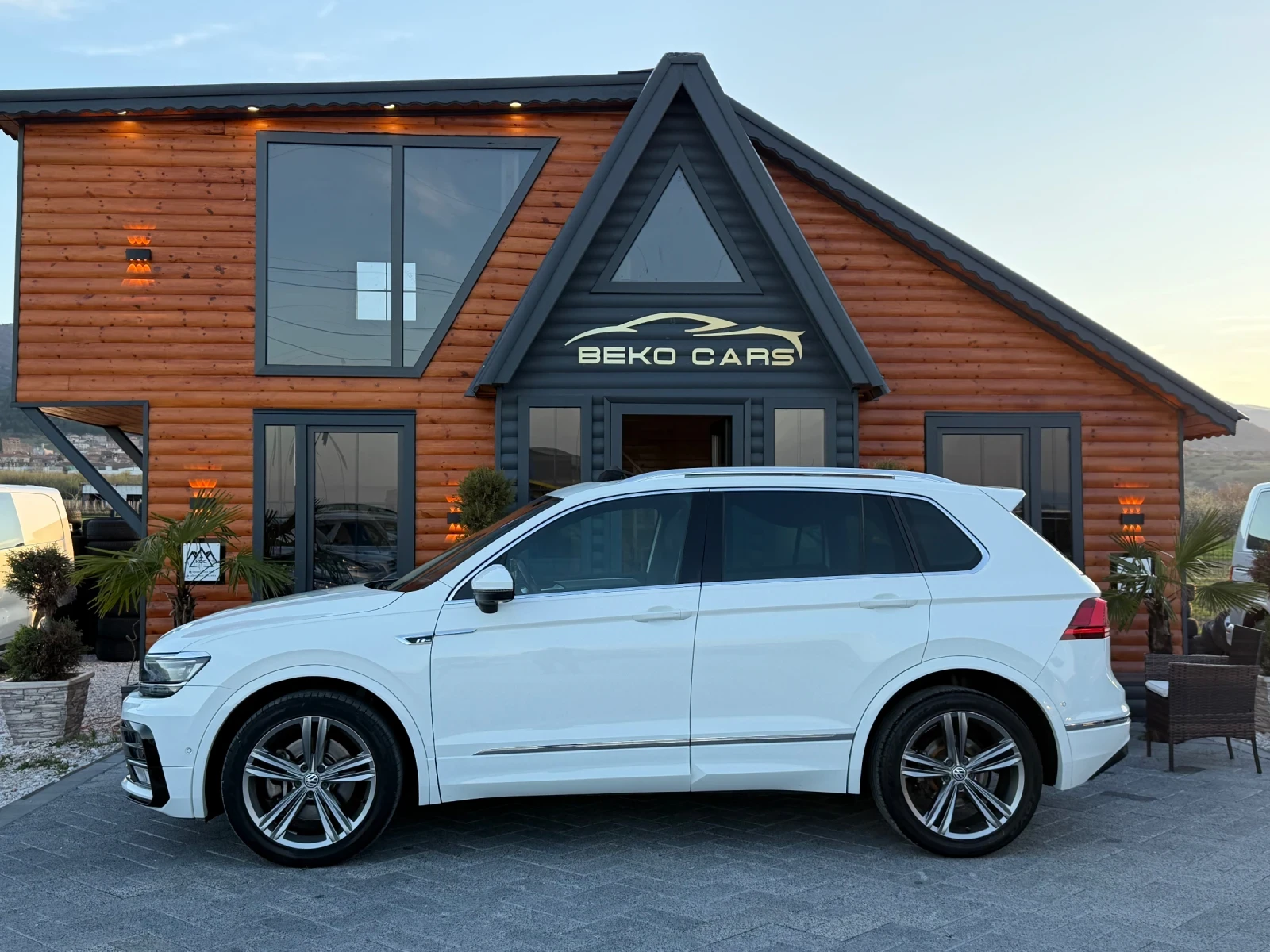 VW Tiguan Безупречна!, снимка 7 - Автомобили и джипове - 54122551