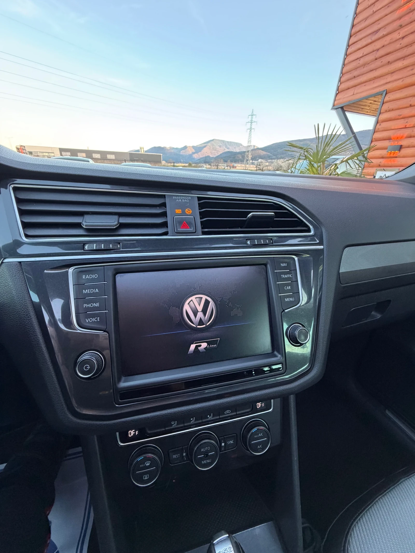 VW Tiguan Безупречна!, снимка 12 - Автомобили и джипове - 54122551