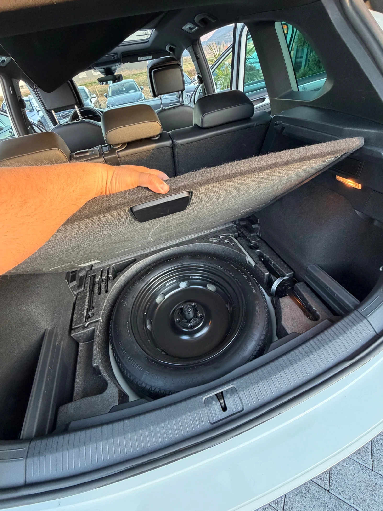 VW Tiguan Безупречна!, снимка 14 - Автомобили и джипове - 54122551