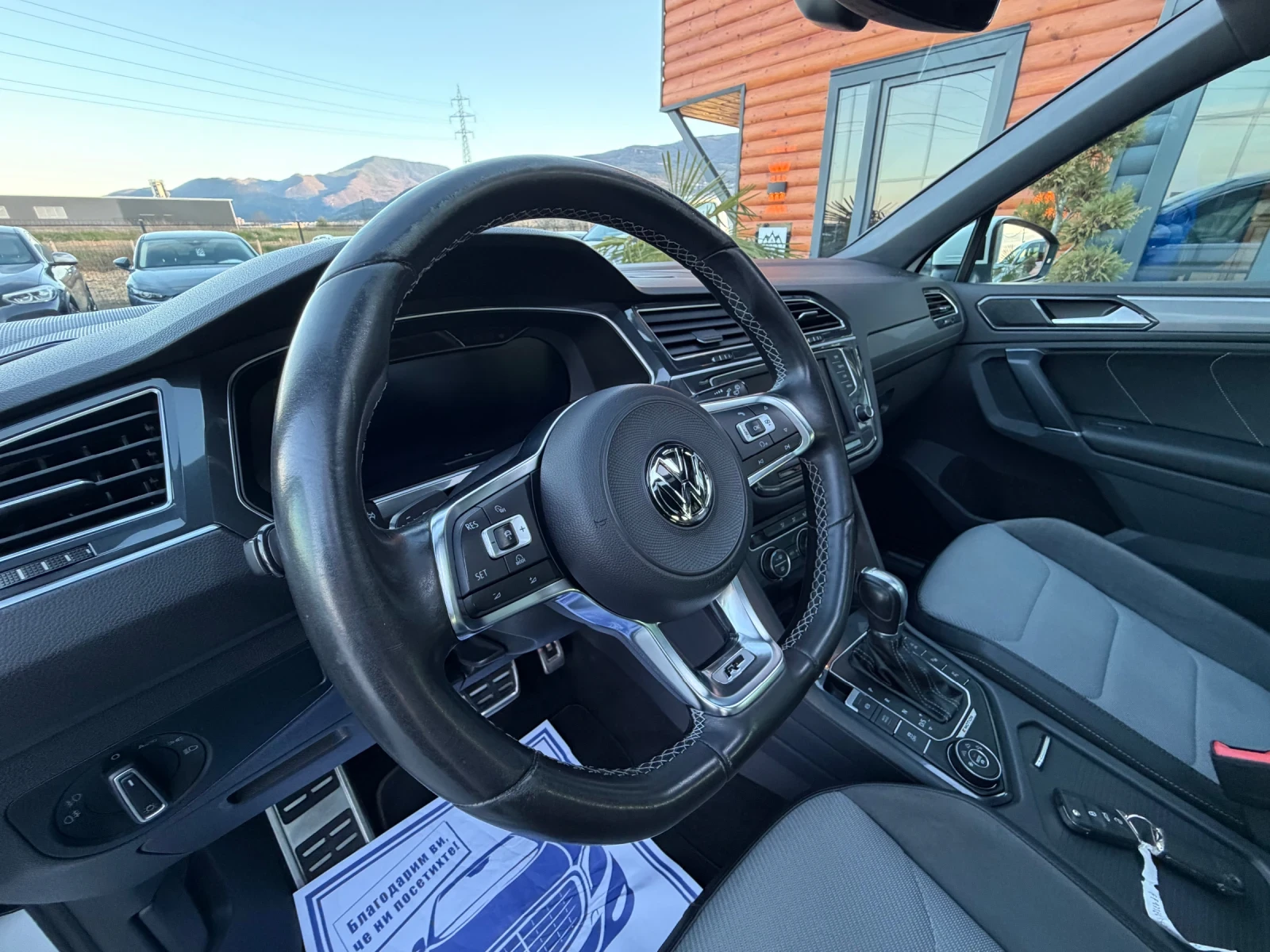 VW Tiguan Безупречна!, снимка 9 - Автомобили и джипове - 54122551