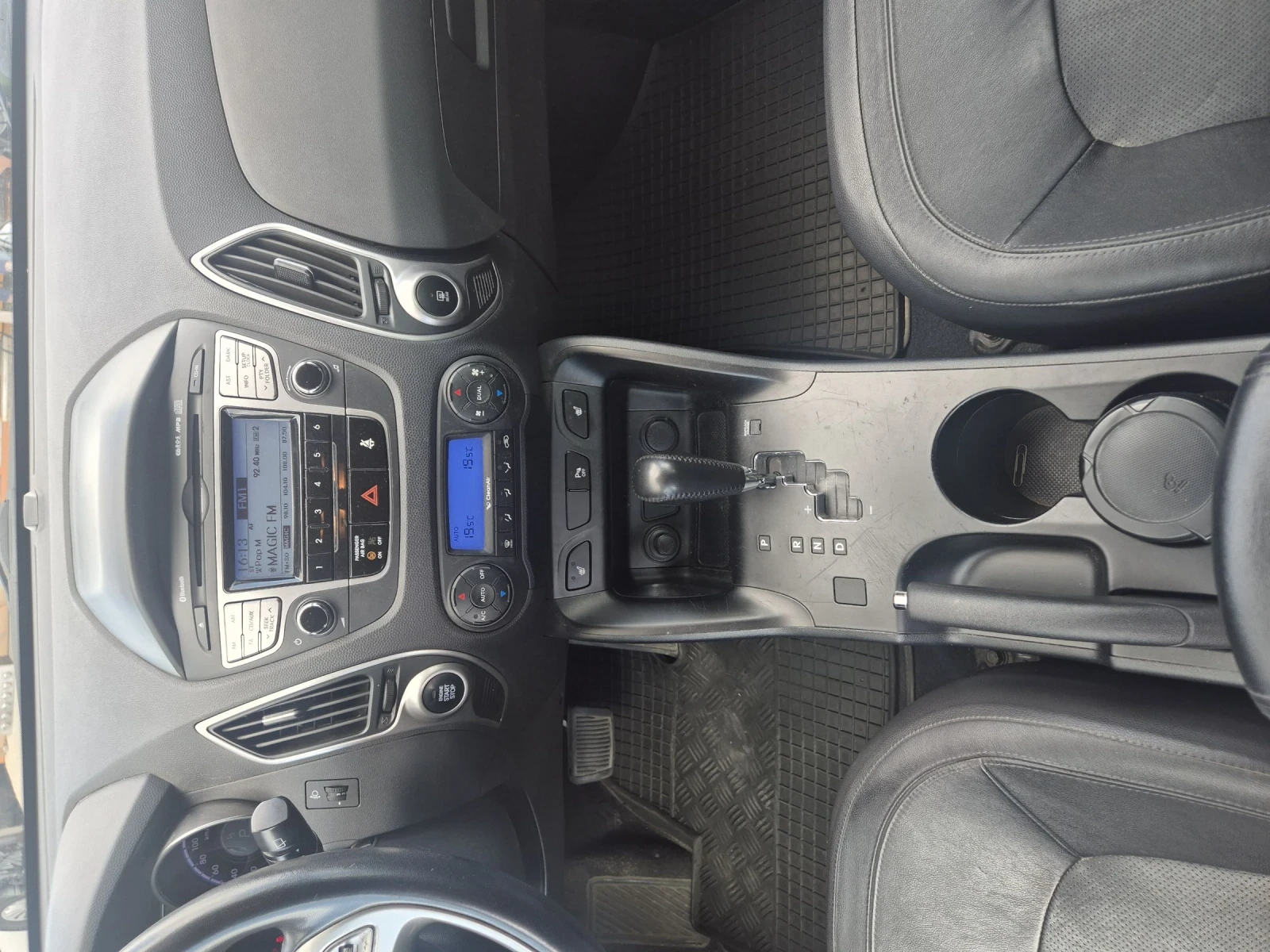 Hyundai IX35 2.0i/4x4/АВТОМАТИК, снимка 8 - Автомобили и джипове - 54770114