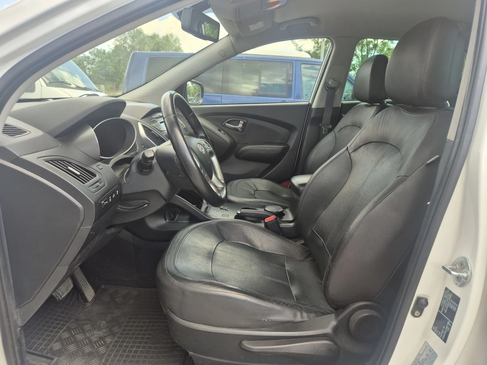 Hyundai IX35 2.0i/4x4/АВТОМАТИК, снимка 10 - Автомобили и джипове - 54770114