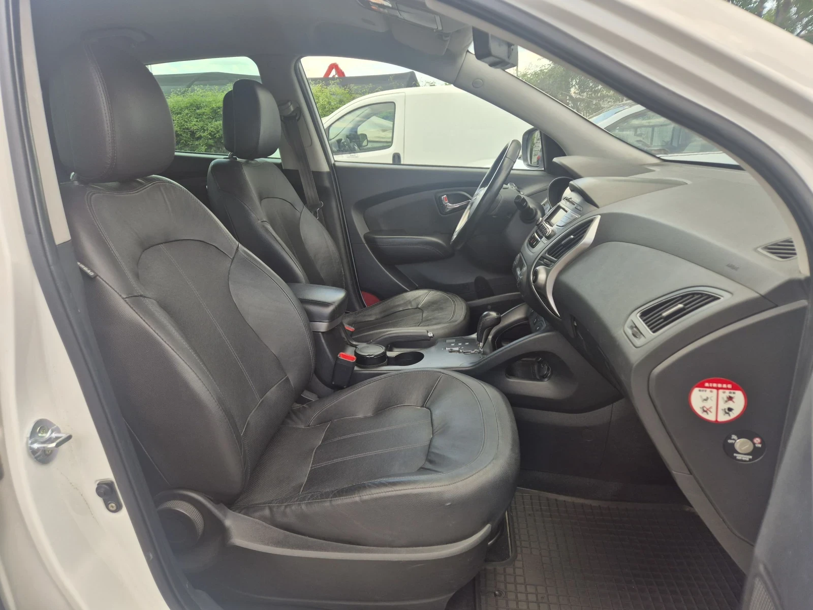 Hyundai IX35 2.0i/4x4/АВТОМАТИК, снимка 12 - Автомобили и джипове - 54770114