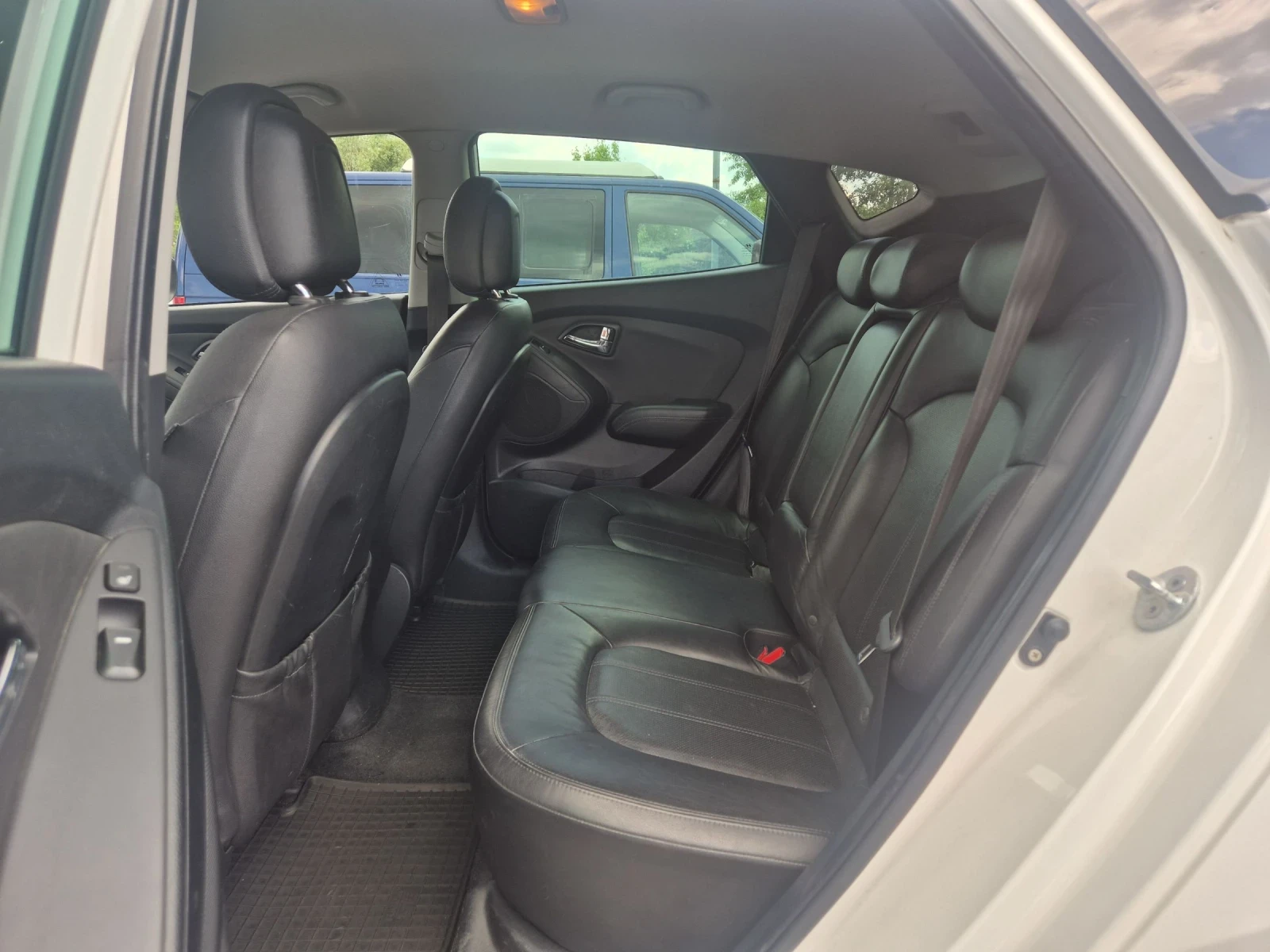 Hyundai IX35 2.0i/4x4/АВТОМАТИК, снимка 11 - Автомобили и джипове - 54770114