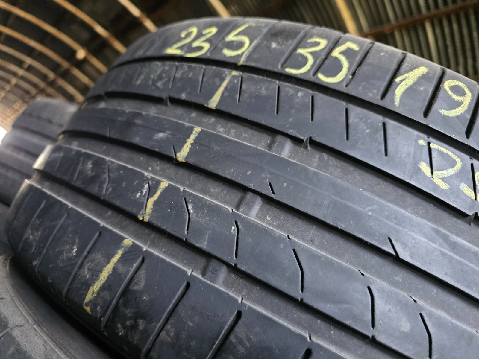���� 235/35R19 | Mobile.bg � ����������� 3