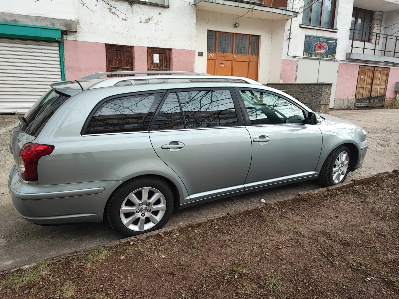 Toyota Avensis 2.2 D4D, снимка 4 - Автомобили и джипове - 48072709