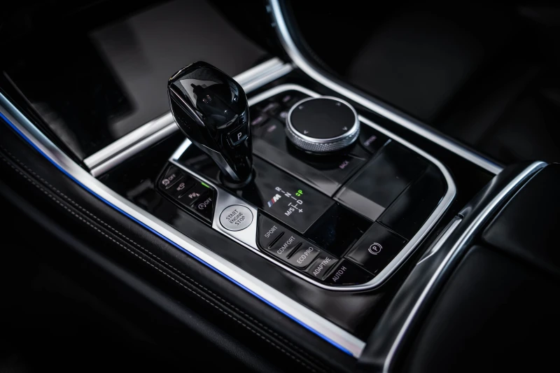 BMW 850 i xDrive * Msport* H/K* 360* Individual, снимка 9 - Автомобили и джипове - 52524484