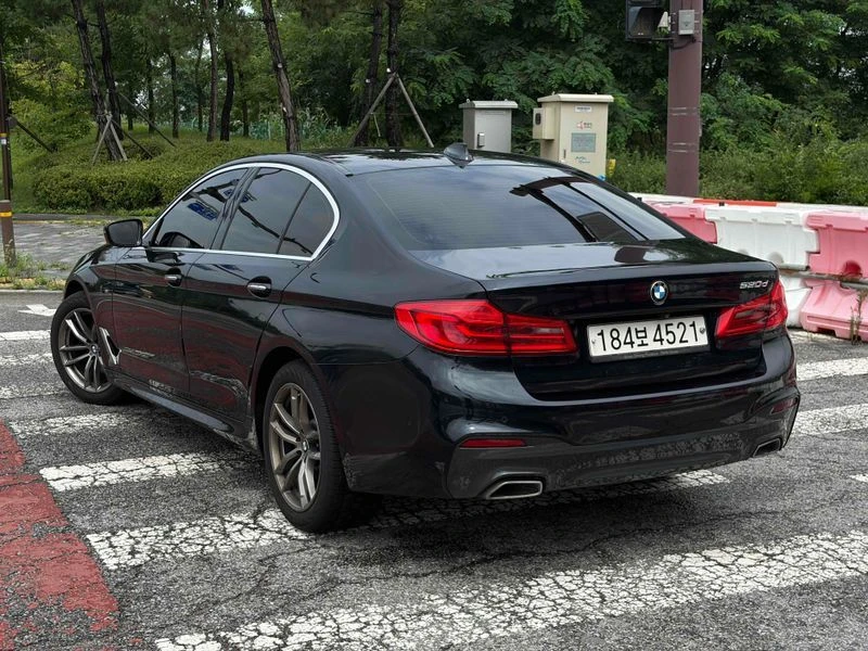 BMW 520 520d M Sport Package Plus| 190к.с.| ВКЛ.ТЕХНОТЕСТ, снимка 11 - Автомобили и джипове - 55573598