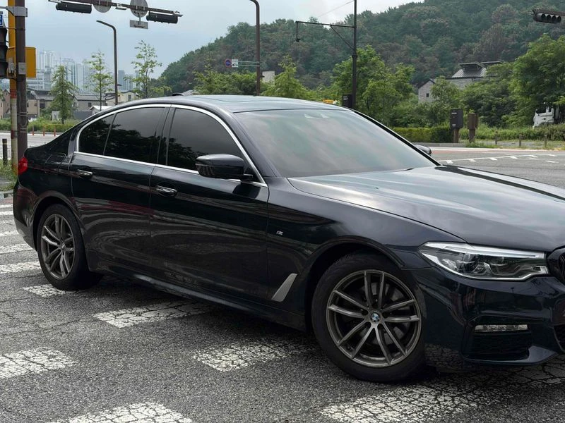 BMW 520 520d M Sport Package Plus| 190к.с.| ВКЛ.ТЕХНОТЕСТ, снимка 4 - Автомобили и джипове - 55573598