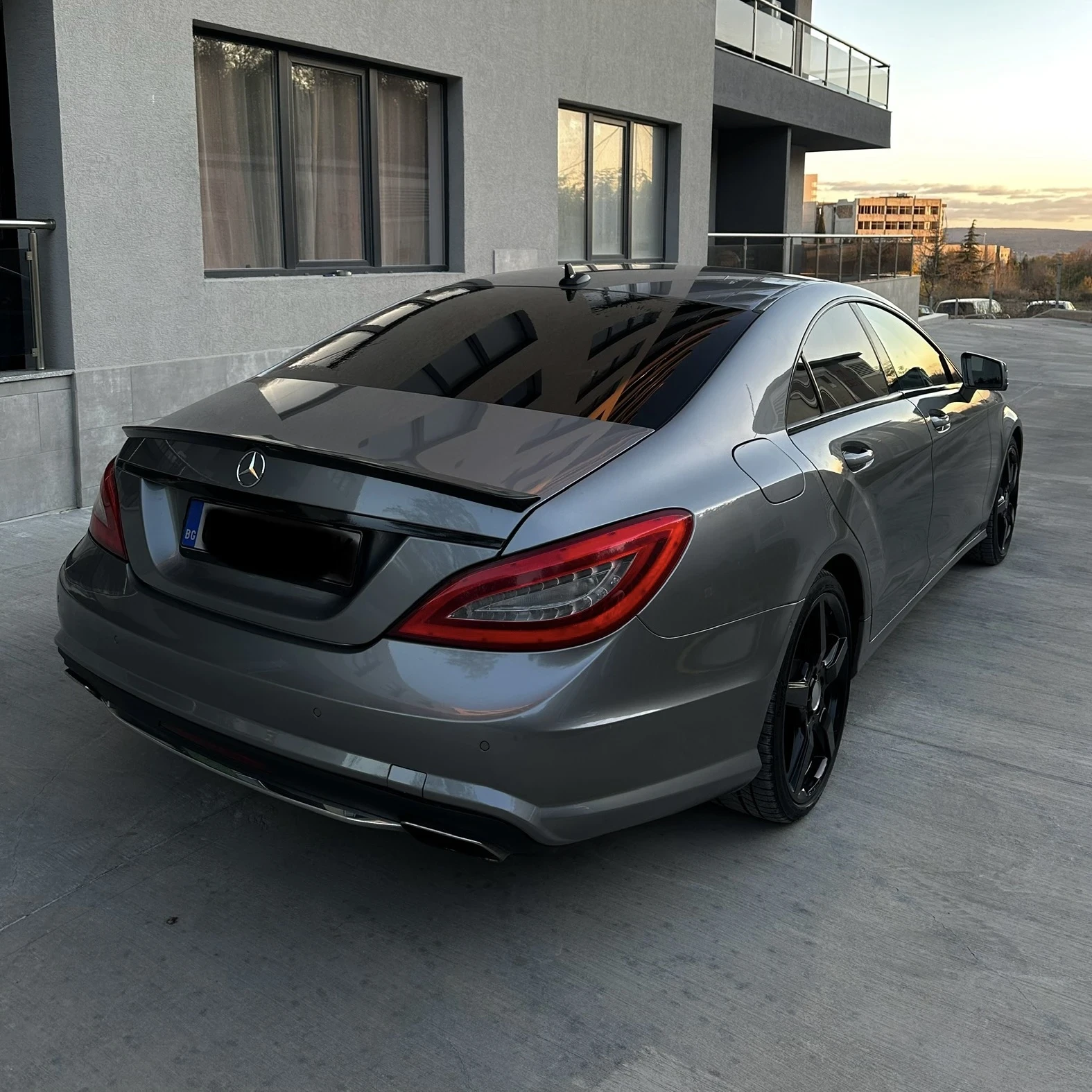 Mercedes-Benz CLS 350 4MATIC* AIR MATIC* AMG Line - изображение 4