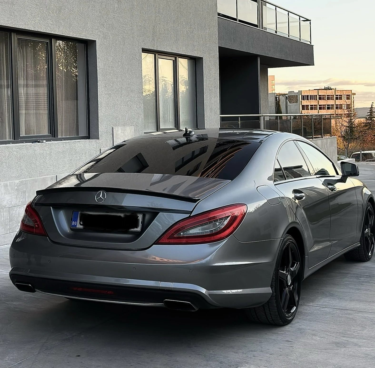 Mercedes-Benz CLS 350 4MATIC* AIR MATIC* AMG Line - изображение 5