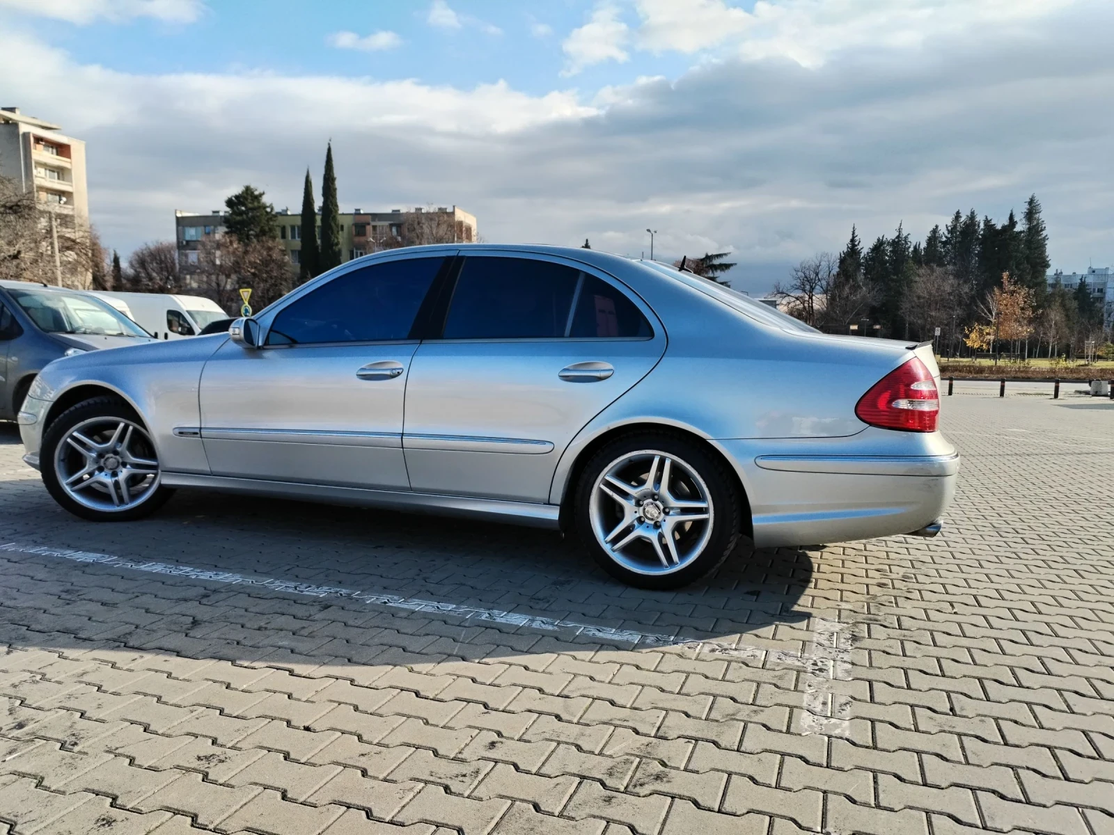 Mercedes-Benz E 320 3.2 бензин AMG пакет - изображение 10