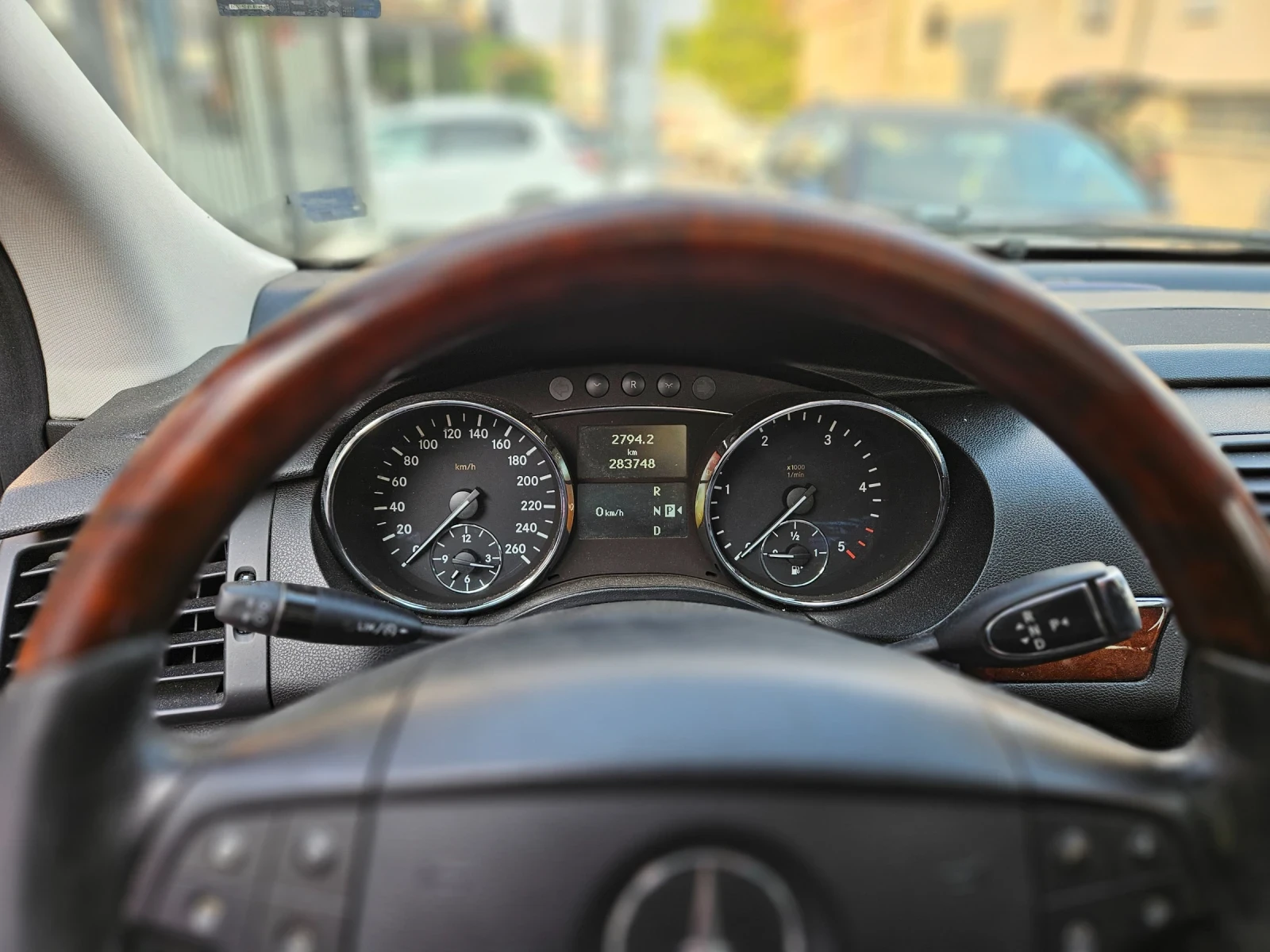 Mercedes-Benz R 320  - изображение 6