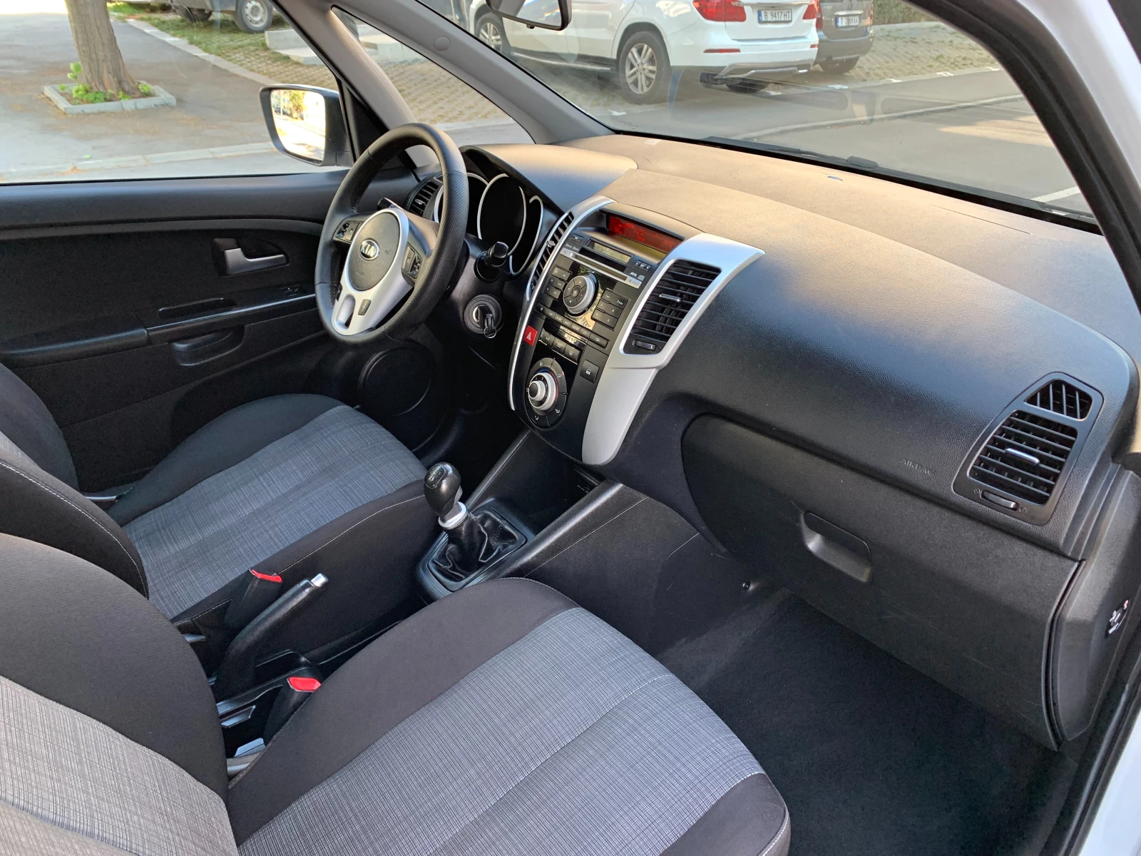 Kia Venga 1.4i ГАЗОВ ИНЖЕКЦИОН СТЪКЛЕН ТАВАН - изображение 8