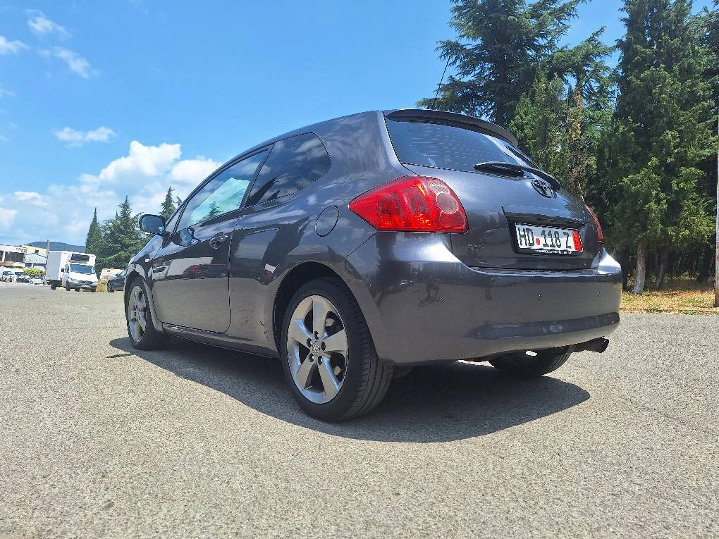 Toyota Auris 2.2 - изображение 8