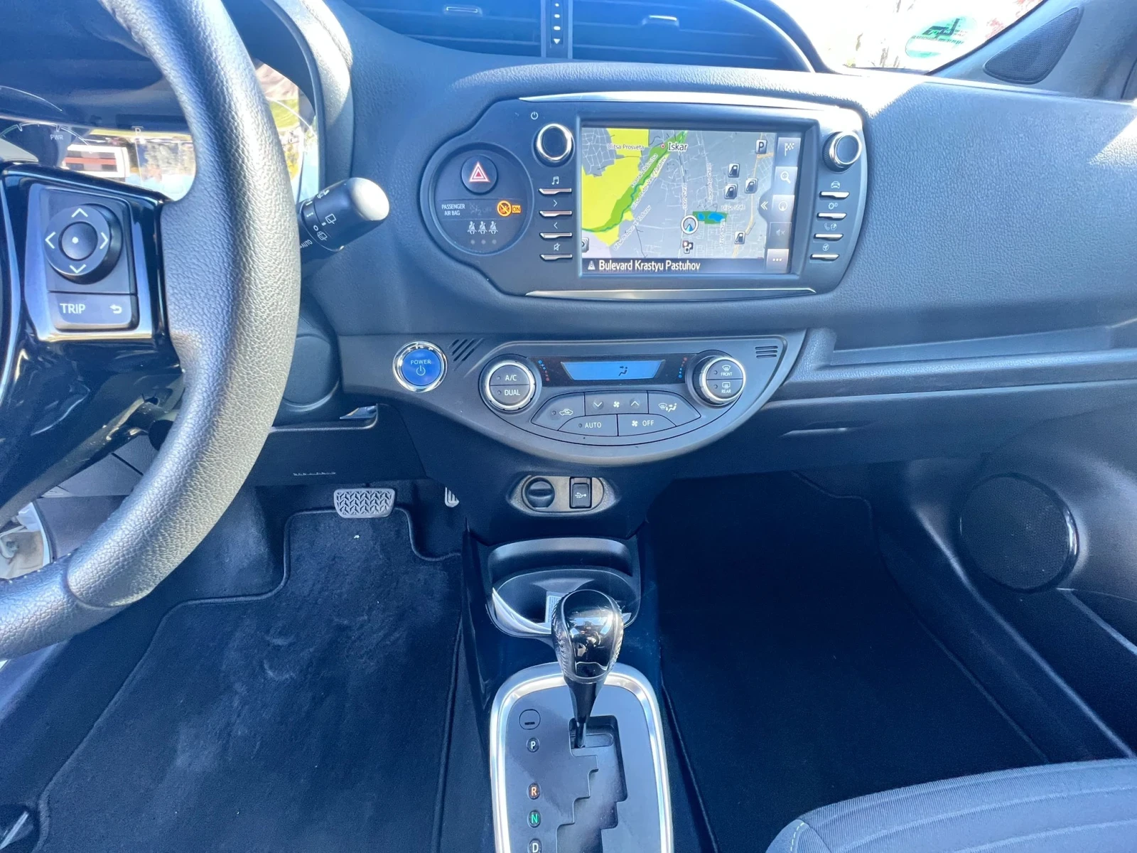Toyota Yaris 1.5 HYBRID - изображение 6