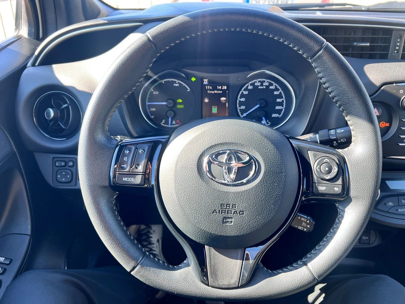 Toyota Yaris 1.5 HYBRID - изображение 10