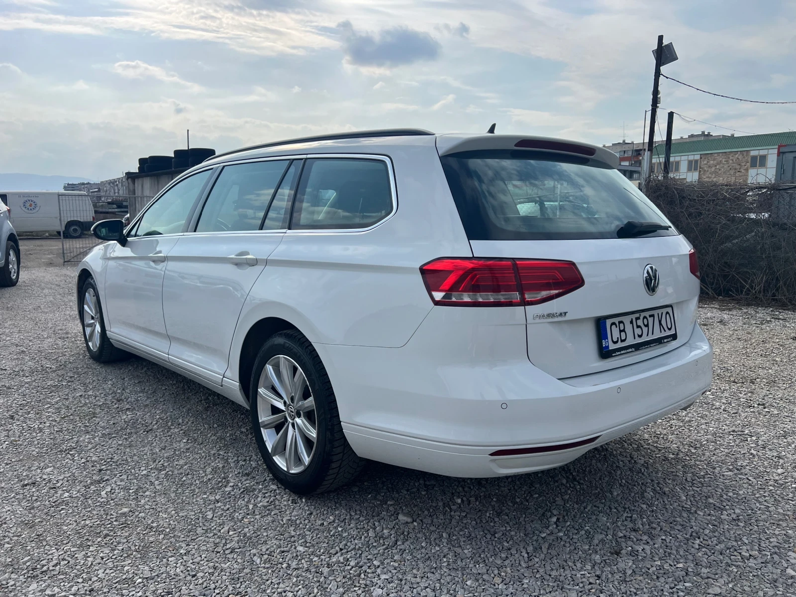 VW Passat B8 1.6TDI DSG, снимка 5 - Автомобили и джипове - 53877983