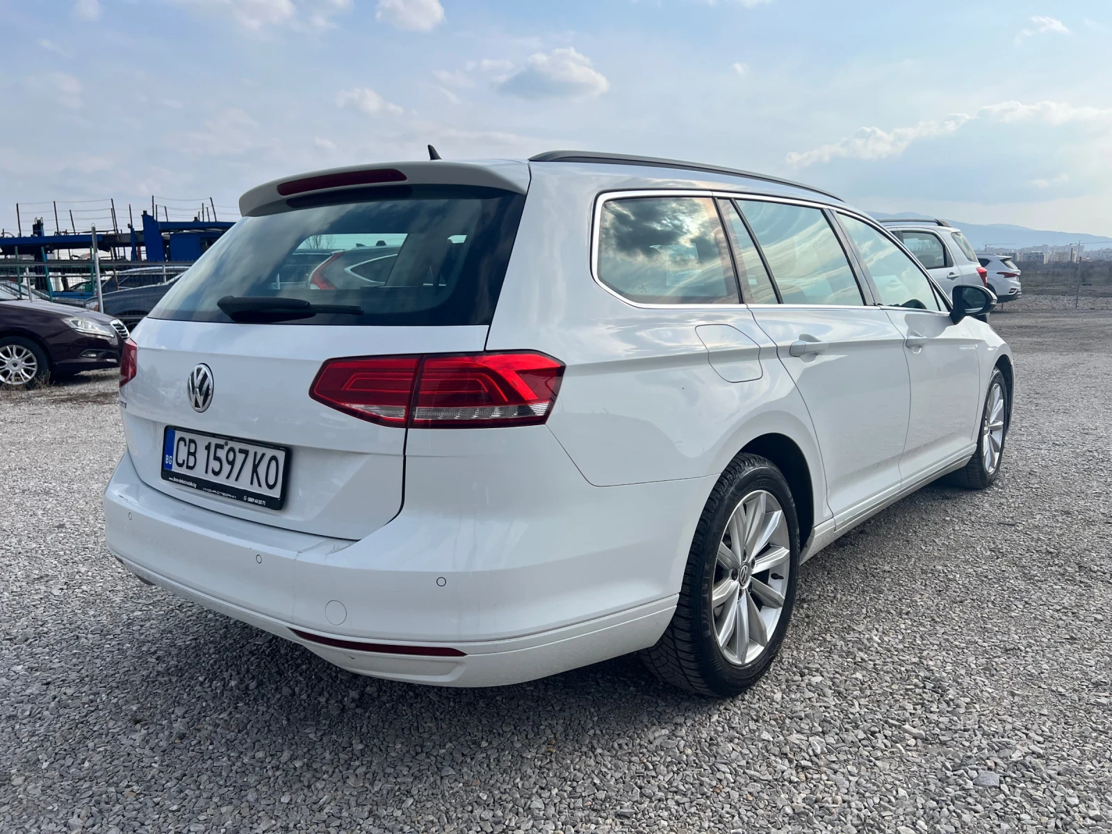 VW Passat B8 1.6TDI DSG, снимка 3 - Автомобили и джипове - 53877983