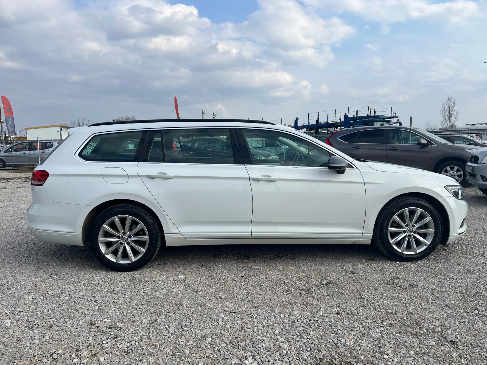 VW Passat B8 1.6TDI DSG, снимка 2 - Автомобили и джипове - 53877983