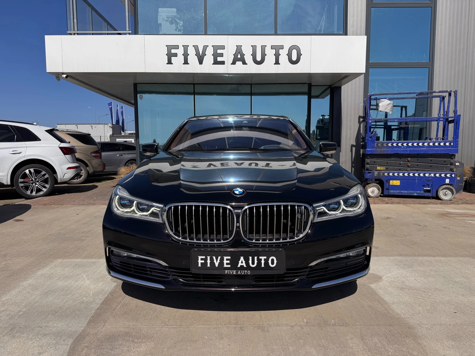 BMW 750 / Long / Individual / B&W / ACC / HUD / FULL /, снимка 2 - Автомобили и джипове - 53993757