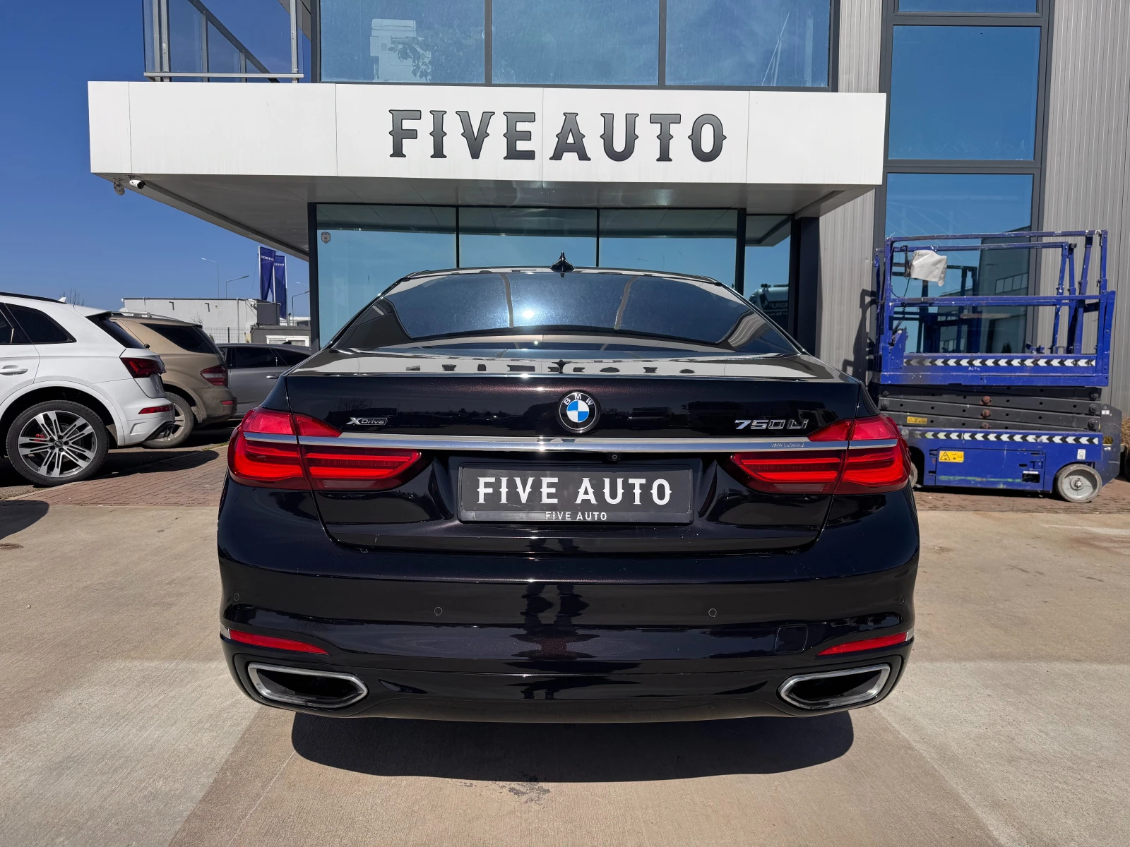 BMW 750 / Long / Individual / B&W / ACC / HUD / FULL /, снимка 6 - Автомобили и джипове - 53993757