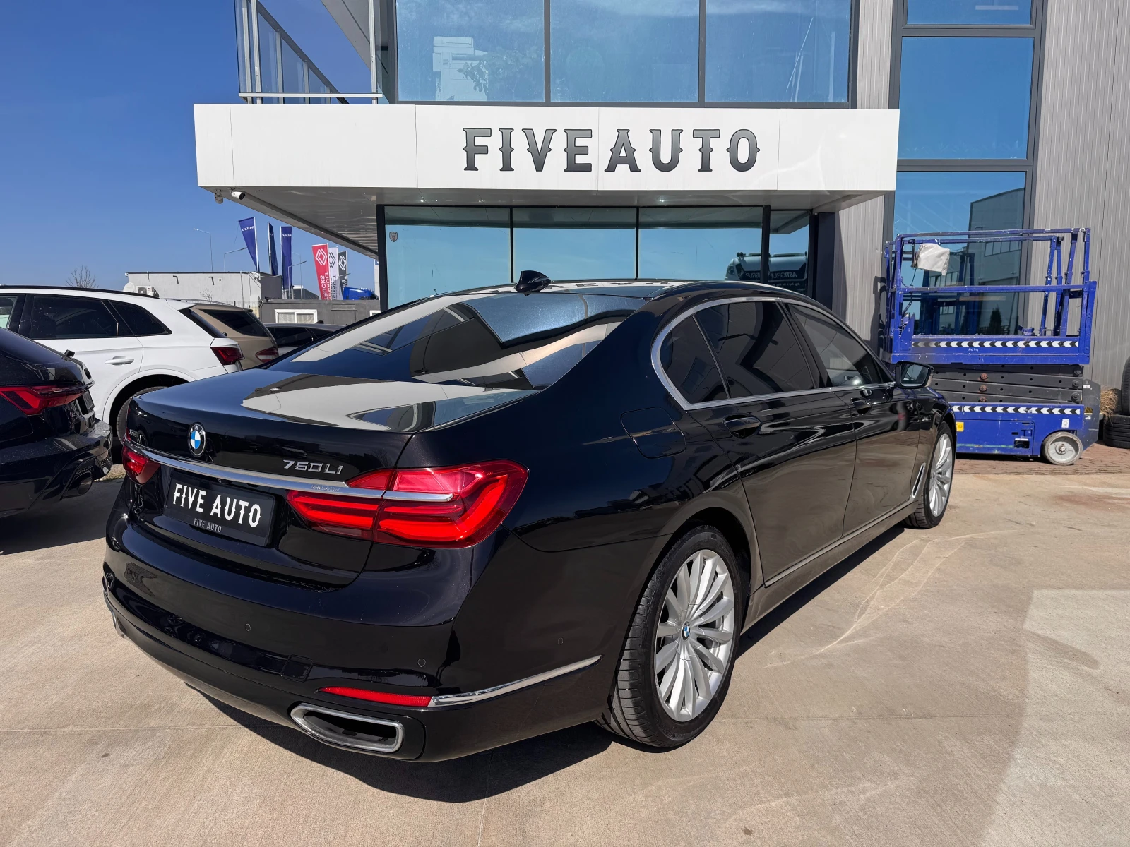 BMW 750 / Long / Individual / B&W / ACC / HUD / FULL /, снимка 7 - Автомобили и джипове - 53993757