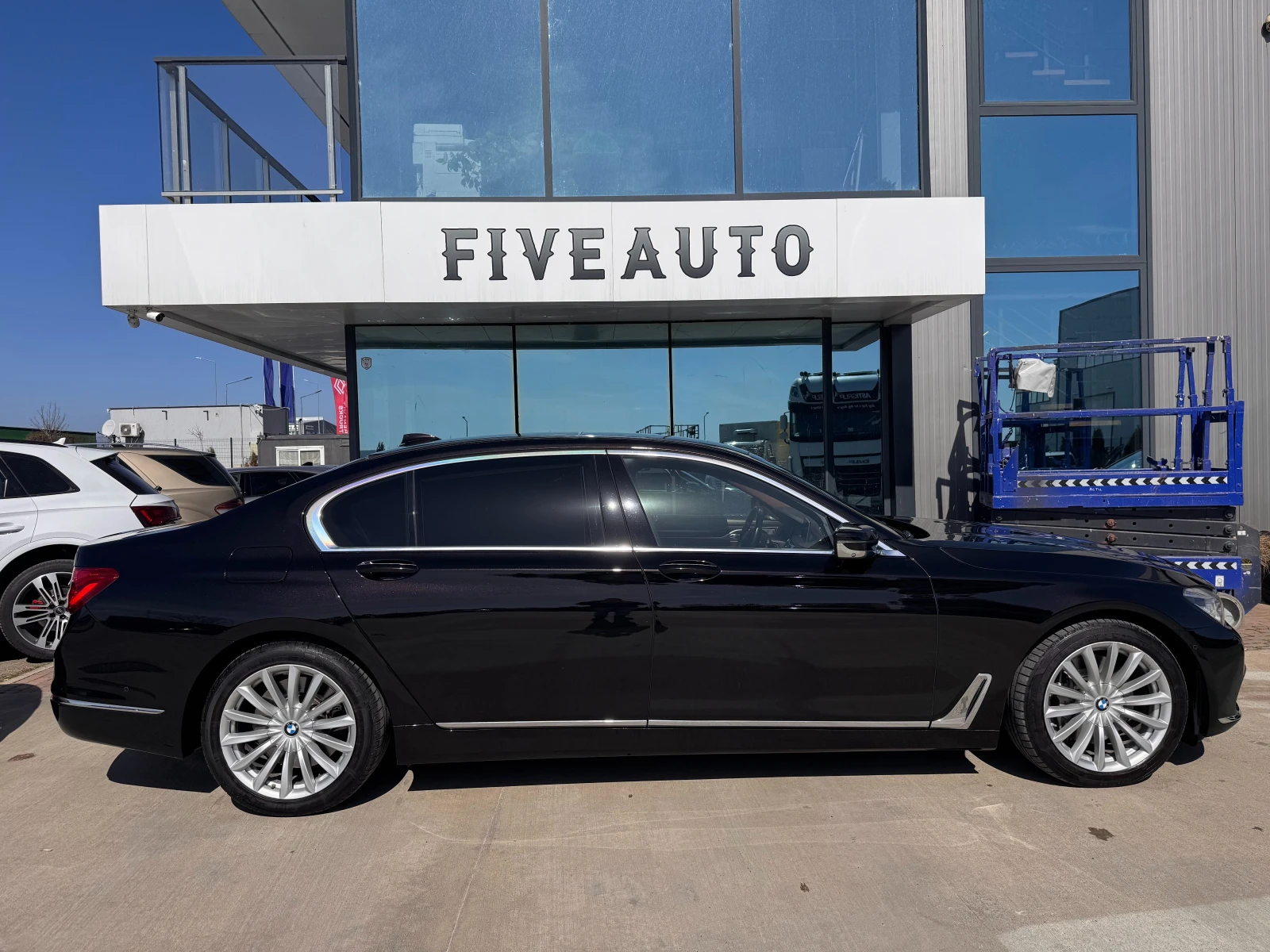 BMW 750 / Long / Individual / B&W / ACC / HUD / FULL /, снимка 8 - Автомобили и джипове - 53993757