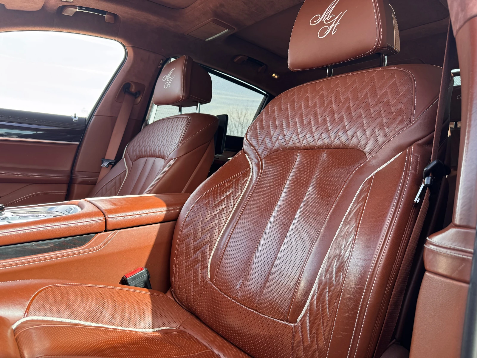 BMW 750 / Long / Individual / B&W / ACC / HUD / FULL /, снимка 12 - Автомобили и джипове - 53993757