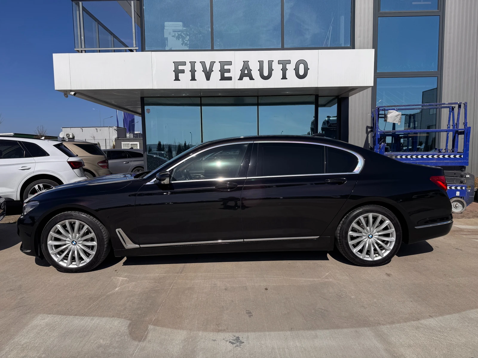 BMW 750 / Long / Individual / B&W / ACC / HUD / FULL /, снимка 4 - Автомобили и джипове - 53993757