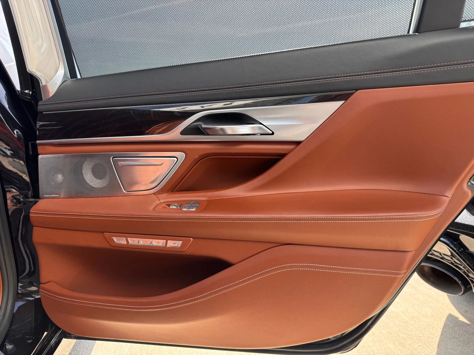 BMW 750 / Long / Individual / B&W / ACC / HUD / FULL /, снимка 17 - Автомобили и джипове - 53993757