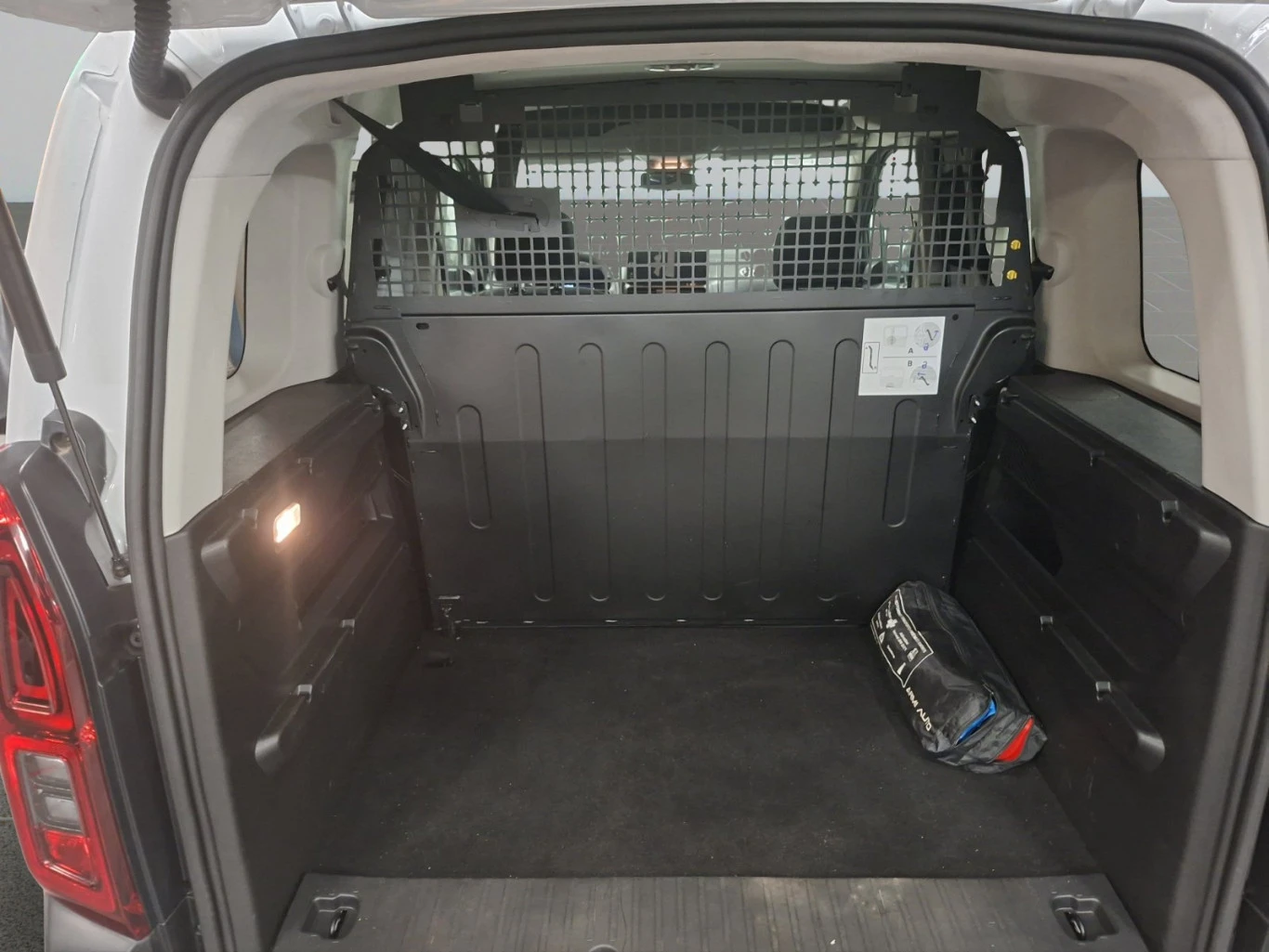 Citroen Berlingo M Live Pack 1.5 BlueHDI 102 BVM6 S&S E6.4 N1 // 24, снимка 5 - Автомобили и джипове - 54072126