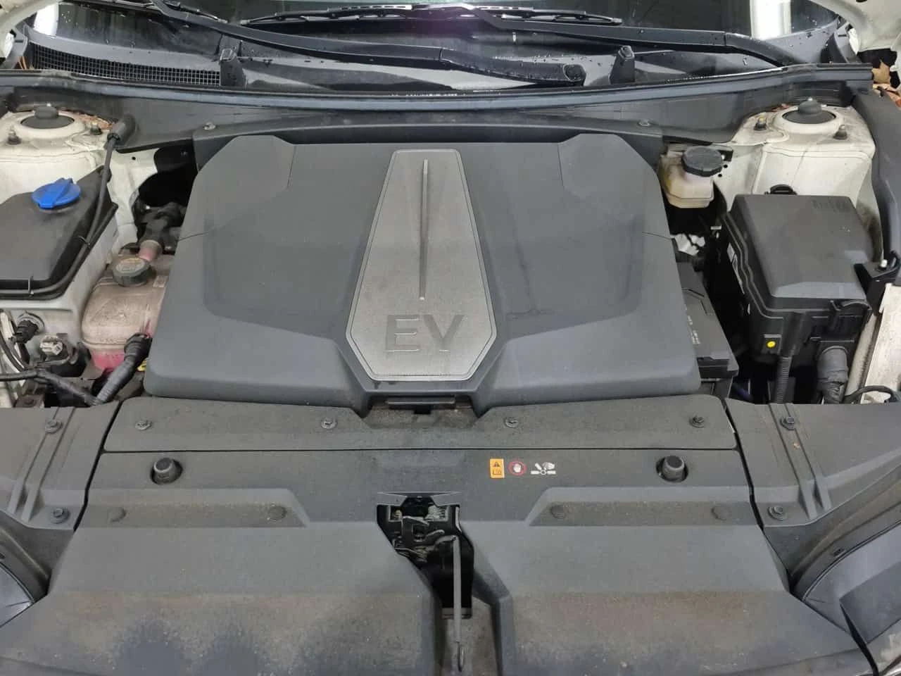 Kia EV6 4D UTILITY AWD/LAND/CARFAX/Панорама/Подгрев, снимка 16 - Автомобили и джипове - 54155724