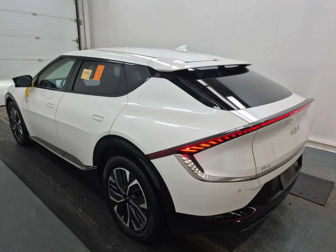 Kia EV6 4D UTILITY AWD/LAND/CARFAX/Панорама/Подгрев, снимка 5 - Автомобили и джипове - 54155724