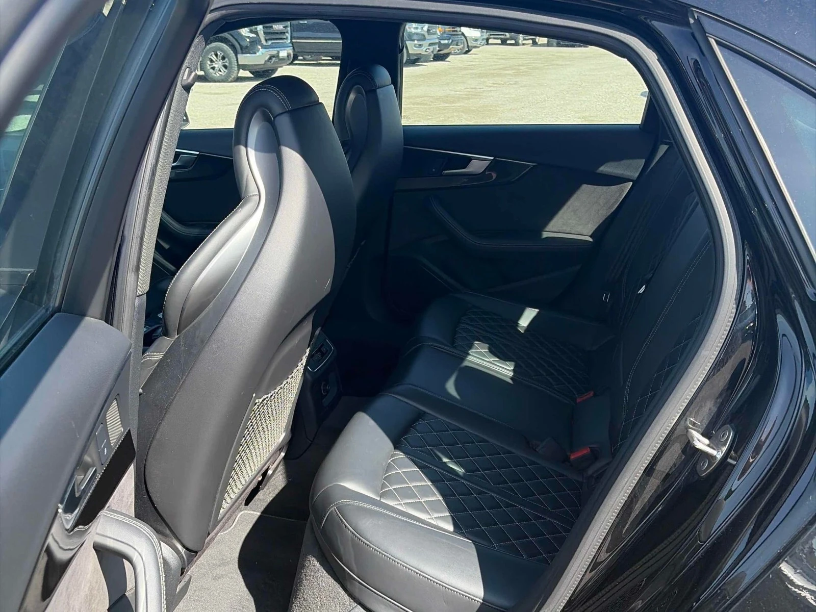 Audi S4 DISTRONIC* 360* СЛ.ЛЕНТИ* ПОДГРЕВ, снимка 13 - Автомобили и джипове - 54334546