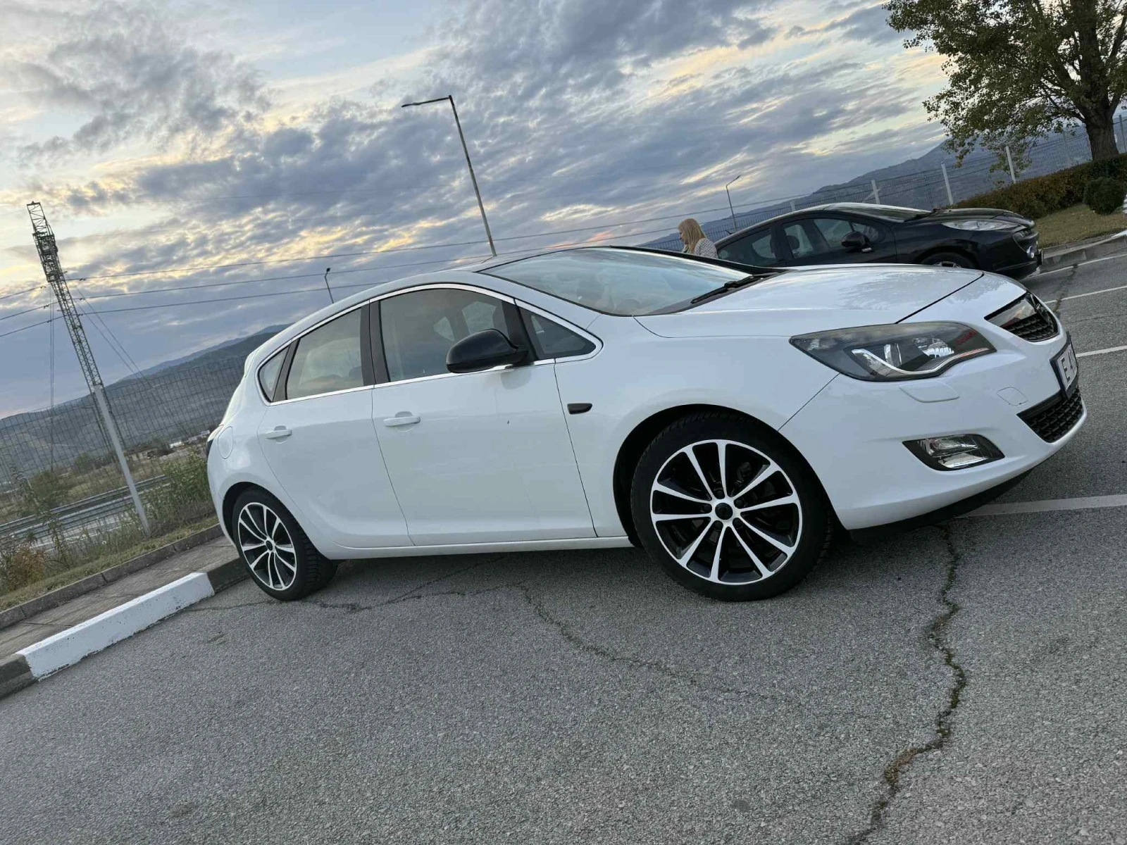 Opel Astra 1.6 turbo, снимка 2 - Автомобили и джипове - 54571559