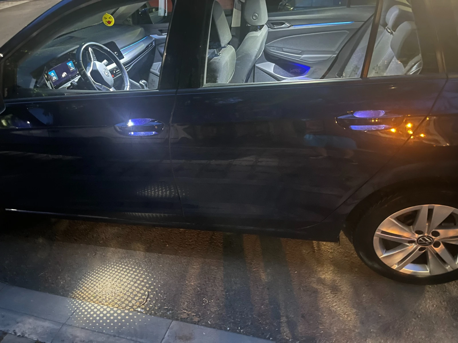 VW Golf 8, снимка 9 - Автомобили и джипове - 54611063