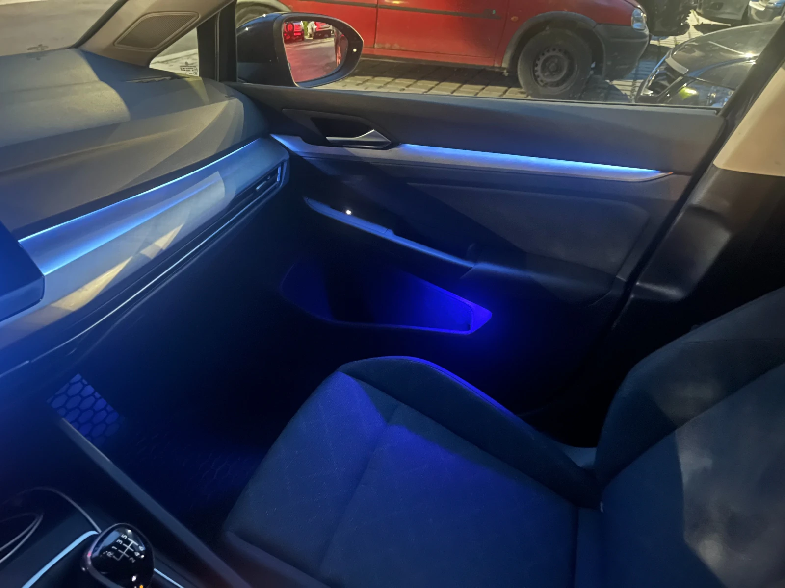 VW Golf 8, снимка 8 - Автомобили и джипове - 54611063