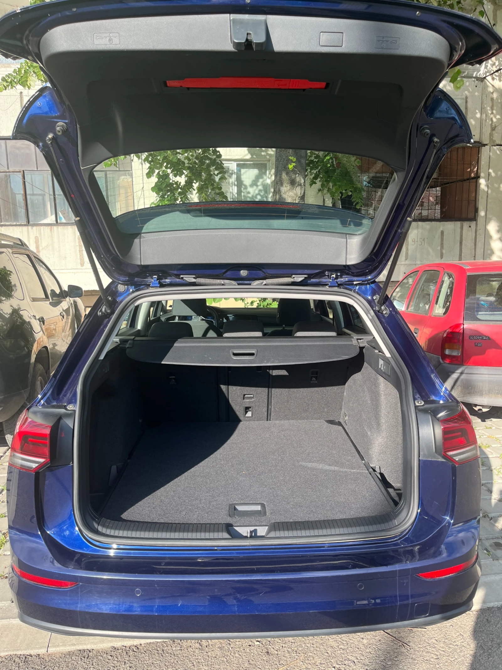 VW Golf 8, снимка 5 - Автомобили и джипове - 54611063